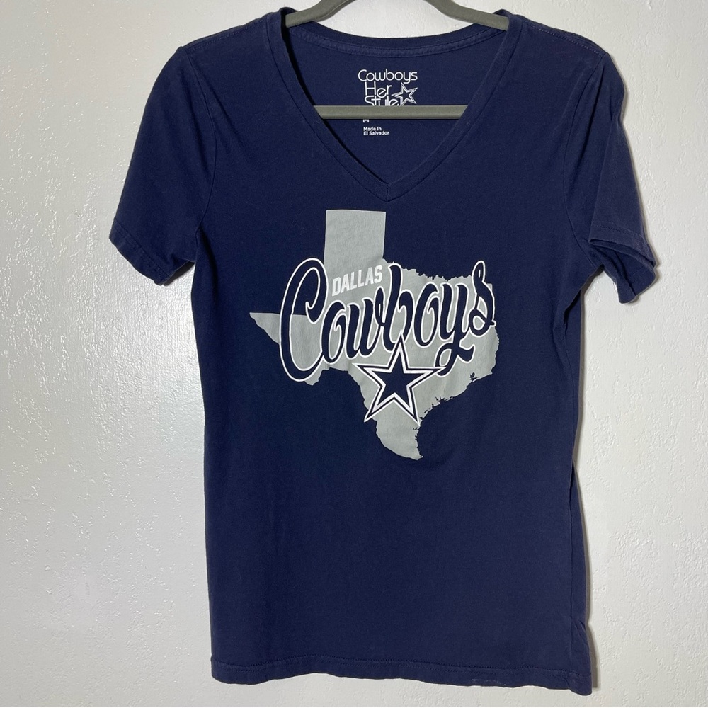 Cowboys Her Style, Cute Dallas Cowboys Shirt. Size Medium, Excellent condition!